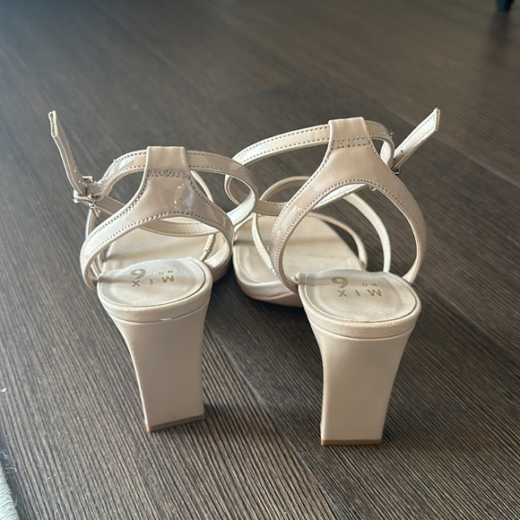 Tan Heels - Picture 3 of 4